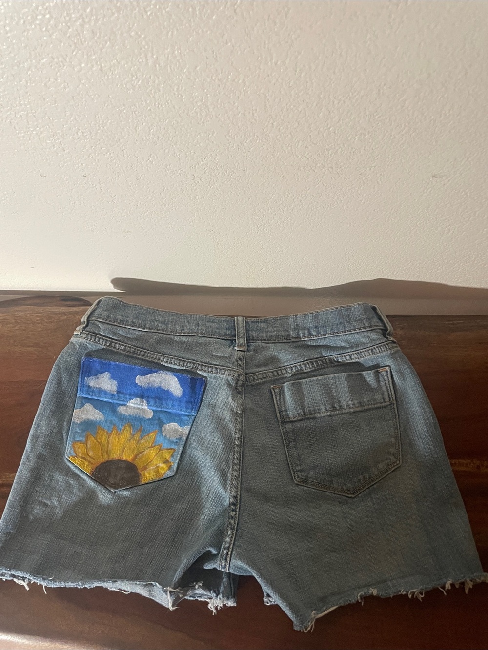 OOAK Hand Painted Sunflower Pocket Denim Cutoff Shorts Women’s 8 - Picture 4 of 10